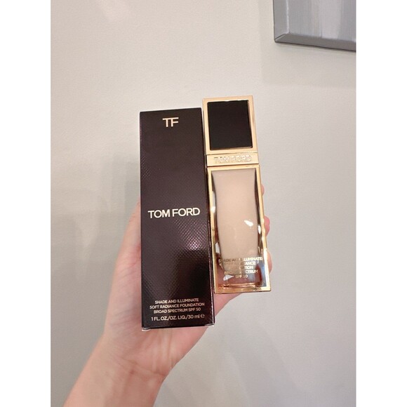 NIB Tom Ford Shade and Illuminate Soft Radiance Foundation SPF50 30ml - Picture 1 of 5